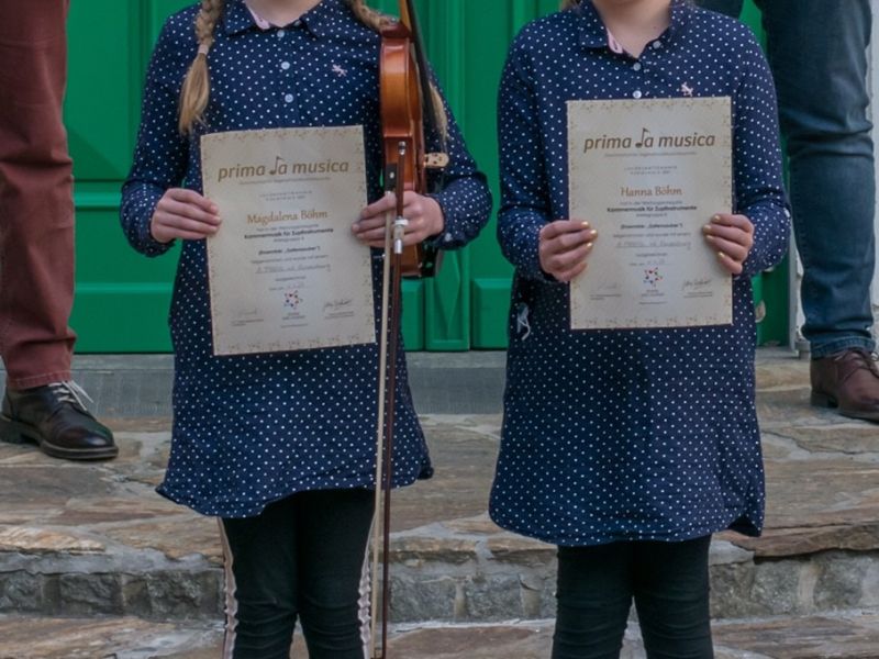 Saitenzauber Hanna Bohm   Harfe Magdalena Bohm   Violine